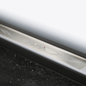 Pragovi sprednjih vrat z logotipom KUGA